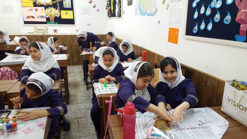 روزهای پایانی سال تحصیلی با سفالگری هنرمندان چهارم «الف»